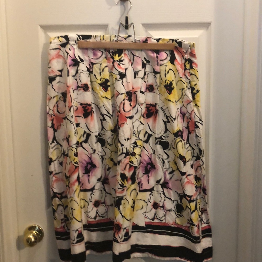 Koret skirt white with bright flowers